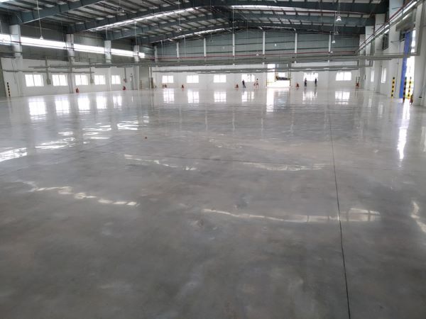 Hardener là giải pháp tăng cứng và chống bụi hiệu quả cho sàn bê tông công nghiệp